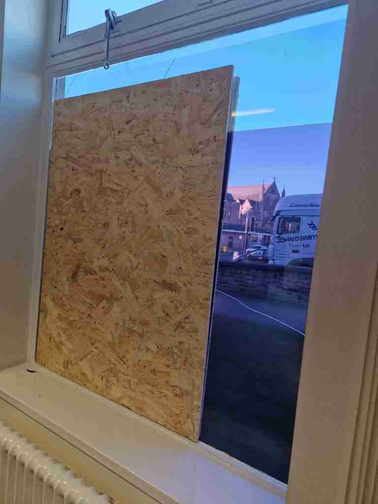 Emergency boarding Up